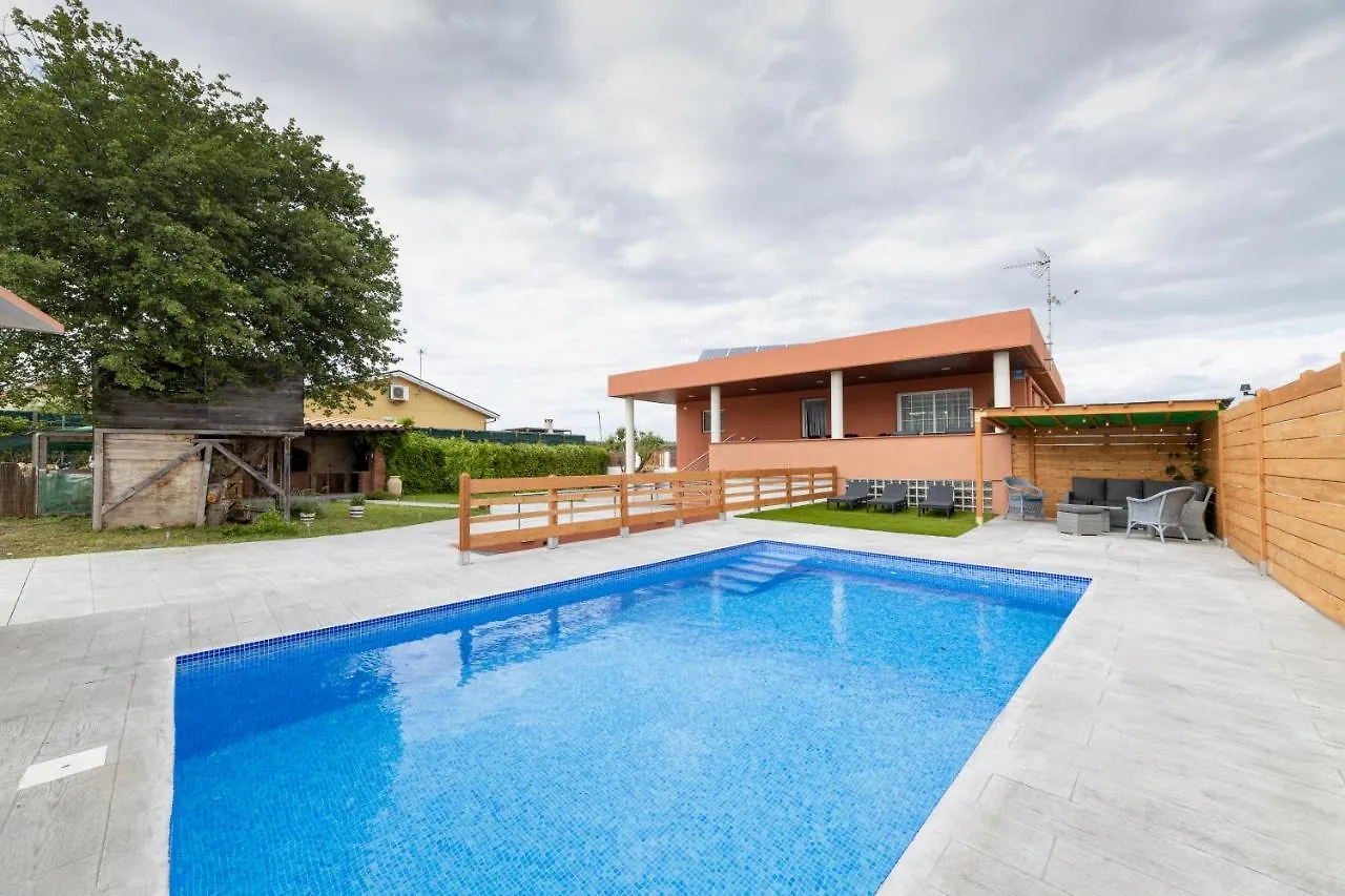 Сasa de vacaciones Villa Piscina De Sal Barbacoa Wifi, Parking Gratis, 3 Min Pga Casa El Roble Gerona